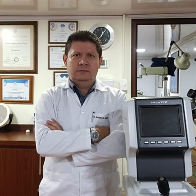 equipo-de-trabajo-gustavo-munoz-optometria-super-optica-manizales-caldas